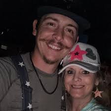 What are we wearing to Cross Canadian Ragweed??