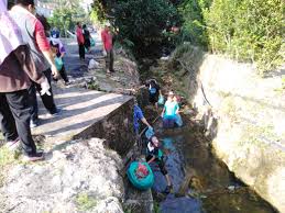 Gotong royong ialah budaya bangsa indonesia yang dilaksanakan oleh seluruh warga. Mpkk Anjur Gotong Royong Bersih Sungai Erat Silaturahim Malaysia Aktif