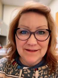 Hello, I'm Betty and something to know about me is that i want to write a  book for kids. It is o project of mine but i didn't had the courage to