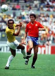 Los dos favoritos, frente a frente para luchar por la medalla de oro en la gran españa vs brasil: Brazil 1 Spain 0 In 1986 In Guadalajara Francisco Lobs The Ball Over Elzo In Group D At The World Cup Finals Futebol