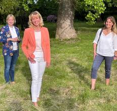In rinn finden sie eine bäckerei und ein restaurant. Mit Katja Keul Und Marja Liisa Vollers Burgermeisterkandidatin Andrea Lange Besucht Igs Und Burghof Klinik