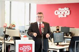 If radio gong 96.3 is your favorite music radio station you just have to click on the listen to button. Dr Florian Herrmann Mdl Privatradio Pioneer Radio Gong 96 3 Startet Neues Sendezentrum