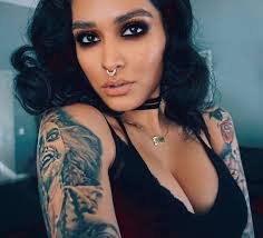 Leah Korb's Instagram, Twitter & Facebook