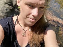 Heather Vineyard's Instagram, Twitter & Facebook