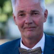 After doing the guided tour of the Vatican are you free to wonder around or  do you have to leave .thanks