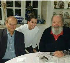 He's a parish priest who never met an unjustly accused person he. Terence Hill E Bud Spencer Terence Hill Schauspieler Bekannte Schauspieler