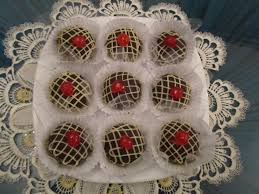 Les Domes Au Chocolat Fourres Avec Nestle Caramelise Et Halwet El Turk Le Delice De Isma Cheddad Dome Chocolat Recette Gateau Oriental Noix De Coco