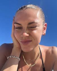 Chrystal Baker (@chrystal_baker) · Instagram photos and Reels