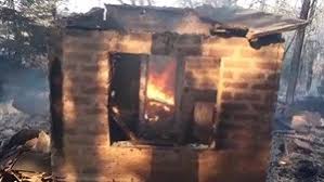 Los incendios se producen porque desde el área de ambiente del ministerio de córdoba no permiten limpiar ni siquiera 5 metros de cada lado del alambre, destacan en la zona. Video Animales Quemados Y Cabanas Destruidas La Dolorosa Postal De Los Incendios En Cordoba Telefe Cordoba