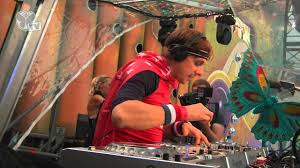 At the age of 13, he got his first turntables and that influenced. Tomorrowland 2013 Martin Solveig Youtube