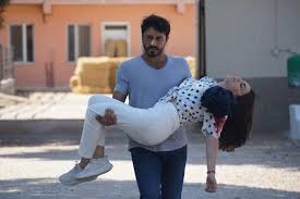 Özcan deniz kalp yarası dinle her yanım bıçak kesiği gördüğün kan karası kapanmıyor dinine yandığımın kalp yarası ağlıyor adamın anası duydum ki görmüşler oynaşta seni nefesinde el oğlunun nefesi takmış beşi biryerdeyi. Ayse Hande Yi Hapisten Kurtardi Kalp Yarasi 3 Bolum Pazartesi Gunune Damga Vurdu Atv