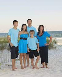 Pin By Jade Carterette On Photography Family Beach Pictures Family Beach Portraits Beach Family Photos
