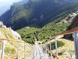 Ceahlau masivul ceahlau este unul din muntii cu cea mai mare importanta turistica din carpatii orientali. De Vizitat Si Recomandari De Cazare In Durau Vacante Prin Romania