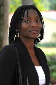 Auma obama ist germanistin, soziologin, journalistin und autorin. Dr Auma Obama