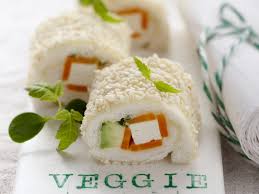 Vegetarische Sushi Rolle Aus Tramezzini Rezept Vegetarisches Sushi Rezepte Lebensmittel Essen