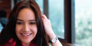 Setiap pertanyaan harus terjawab di kamu. Postingan Silvia Preman Pensiun 3 Dengan Anak Sambung Disorot Dream Co Id