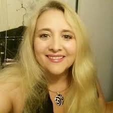 Lisa Dover (@lrdover)