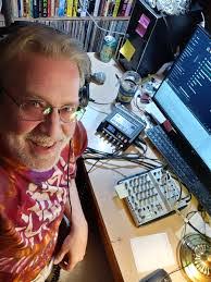 Robert String's Instagram, Twitter & Facebook