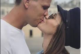 Marina oraz wojciech ochoczo dzielą się z fanami swoim luksusowym życiem i wieloma możliwościami, raz po raz dodając różne fotografie bądź nagrania z życia prywatnego. Marina Luczenko Szczesna Zona Wojciecha Szczesnego Kim Jest Marina Super Express