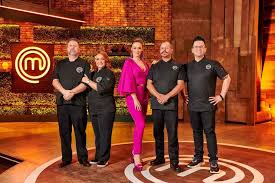 El chef josé ramón le la chef betty es ahora quien hace un recorrido entre los cocineros para consultar con ellos qué es lo que preparan. Te Decimos Quienes Son Los Jurados De Masterchef Mexico La Revancha