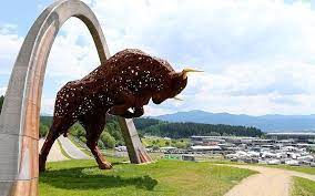 The red bull ring is located at spielburg, in the styrian region of austria. Stier The Giant Bull In Red Bull Ring The Austrian F1 Circuit This Sculpture Is The Result Of A Partnership Between Art Race Track Animal Sculptures Bull