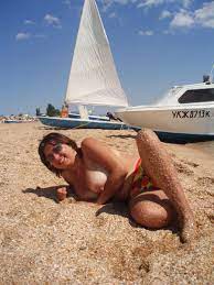Big russian mature wife posing naked on public beach — Russian Sexy Girls