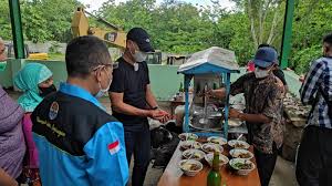 Sementara itu kasubid belanja gaji bkad kabupaten gunungkidul, emmy rofingah menambahkan, rencananya para thl tersebut akan diberikan bpjs . Bupati Gunungkidul Berikan Gaji Awal Tahun Kepada Pemulung Dan Petugas Kebersihan Kupass