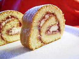 Adaugam faina si amestecam pana la omogenizare. Rulada Cu Gem De Capsuni Si Frisca Dulciuri Fel De Fel