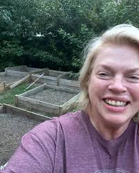 Sister Wives' Janelle and Daughter Madison Brown Announce New Flower  Business Called Taeda Farms