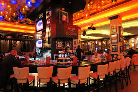 Taxi si trupa veche vor canta, pentru mai bine de doua ore, in sprijinul liceenilor din echipa youthbank. DegustÄƒm Burgeri La Hard Rock Cafe 2018 Calitatea A RÄƒmas NeschimbatÄƒ In Continuare Carne De Top 3 In CapitalÄƒ