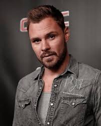 Patrick Flueger Official