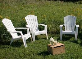 Why White Plastic Adirondack Chairs Are Better Than Wooden Ones Designalls Plastic Garden Furniture Plastic Adirondack Chairs Outdoor Furnishings