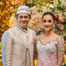 Gambar simpel buat baju pengantin pria. 20 Trend Terbaru Baju Akad Nikah Pria Dan Wanita Jm Jewelry And Accessories