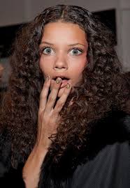 This mushroom cut draws the attention away from your forehead area and reveals your perfectly round jawline. Daily Hairstyles Gorgeous Long Curly Hairstyle From Marina Nery Hairstyles Weekly