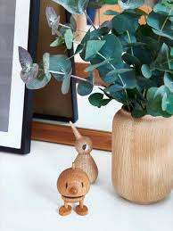 Eine hülle aus holz und großen fenstern umgibt das ganze, aus der wand kann man tische und ein sofa klappen, ins dach. Geschenke Aus Holz Die Besten Ideen Westwing