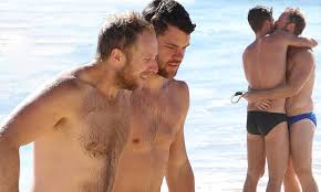 Hamish macdonald quits q+a hosting role after 18 months. Q A Host Hamish Macdonald Packs Kisses His Boyfriend Jacob Fitzroy At Coogee Beach Daily Mail Online