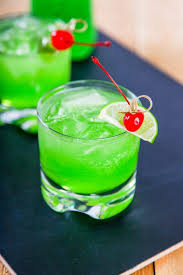 EASY MIDORI SOUR COCKTAIL RECIPE - Baking Beauty