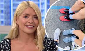 The tv presenter has said she 'loves' giving birth and even wants to have a fourth child. Holly Willoughby Defends Skipping This Morning To Take Her Three Children Back To School Daily Mail Online