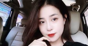 Nhan sắc vợ sắp cưới của hậu vệ Hồng Duy là con gái tổng giám đốc