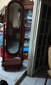 Cermin adalah sebuah benda dapat memantulkan bayangan dengan sempurna. Kaca Cermin Besar Perabotan Rumah Di Carousell