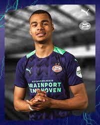 Buy the new psv eindhoven home & away football shirts with official shirt printing! Psv Laat Zich Bij Nieuw Uittenue Inspireren Door 1995 96 En 1996 97