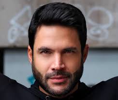 Contrata a Alejandro Otero