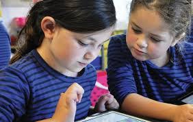 Esther Schubert's Instagram, Twitter & Facebook