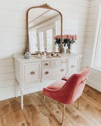 Though The Chair Is The Focal Point The Rose Gold Accents And Bouquet Tie Everything In Nicely In 2020 Simple Dressing Table Bedroom Vintage Home Furniture