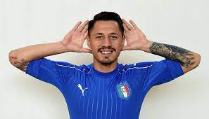 Visualizza le statistiche (presenze, gol, cartellini / campionati, coppe, nazionale) e i trasferimenti. Sufre Peru Gianluca Lapadula Ya Luce La Camiseta De La Seleccion De Italia Futbol Internacional Depor