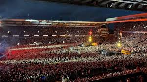 b32347664 in her mid-30s Korean woman with long black