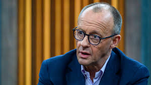 Nakon što se verovatni budući kancelar Fridrih Merc izjasnio za eventualnu  isporuku nemačkih krstarećih raketa Taurus Ukrajini, ponovo se rasplamsala  diskusija. Iz Moskve su usledile oštre reakcije. https://p.dw.com/p/4t9XP