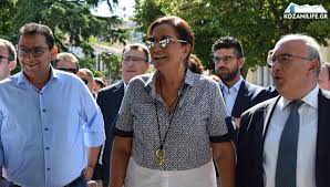 Διακοπές με τα εγγόνια της στα πανέμορφα χανιά απολαμβάνει η ντόρα μπακογιάννη. H Ntora Mpakogiannh Sthn Kozanh Deite Binteo Kai Fwtografies Apo Thn Episkepsh Ths Sto Dhmarxeio Kozanhs Kozanilife Gr
