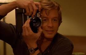 A photographer, a fashion designer, an obsessed guitarist, a depressed, struggling songwriter they all want to weave their own bit of history into the fabric of the legendary music business. Movie Sunset Strip 2000 Simon Baker Italia Facebook