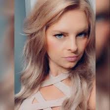 Amanda Vandenberg's Instagram, Twitter & Facebook